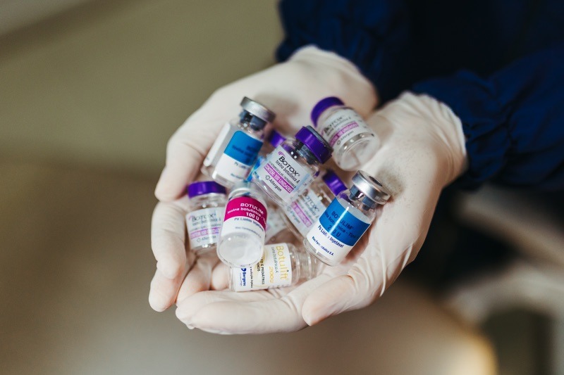 Différences entre Botox et Acide Hyaluronique